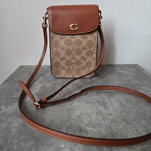 NWOT Coach Phone Crossbody